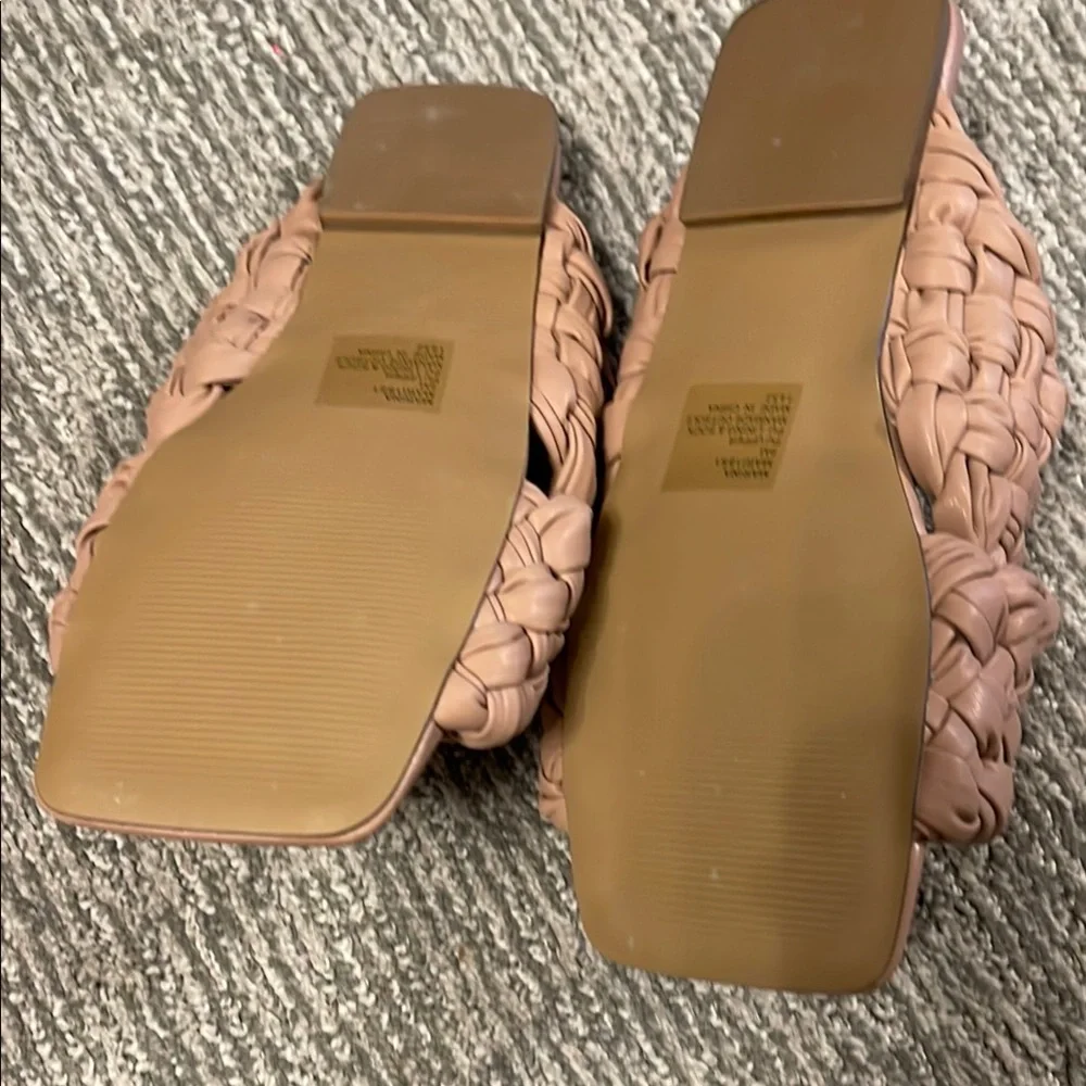 Steve Madden Women's Tan Woven Sandals - Picture 6 of 9